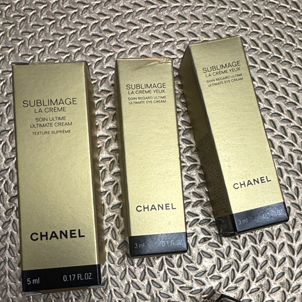 CHANEL sublimage concealer - Picture 4 of 6
